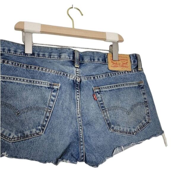 Levi's 559 Denim Cutoff Shorts Sz 34 - Picture 4 of 5
